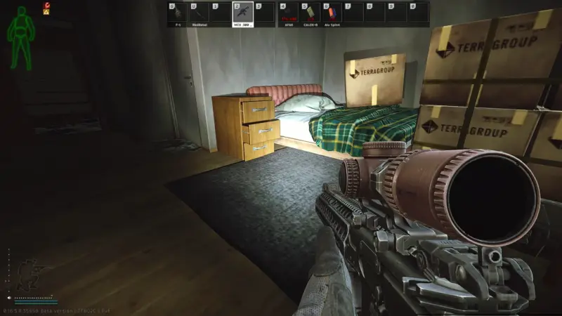 東棟316号室ナイトスタンドとベッドの間の床の上(レッドカードキー)