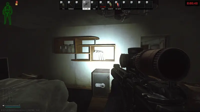 鍵付きコテージ2階銃のロッカーがある部屋、棚の本の間(イエローカードキー)