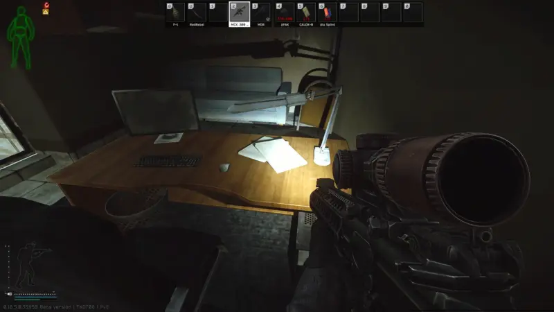 ADMIN棟東側2F机の上(イエローカードキー)