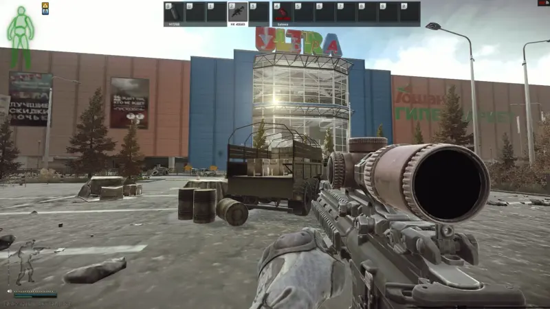 InterchangeのULTRAの正面玄関前で黄色の信号弾を打ち上げる